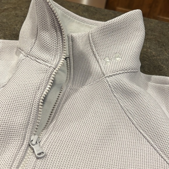 Women’s Under Armour, light weight jacket, Size Large - Picture 3 of 3